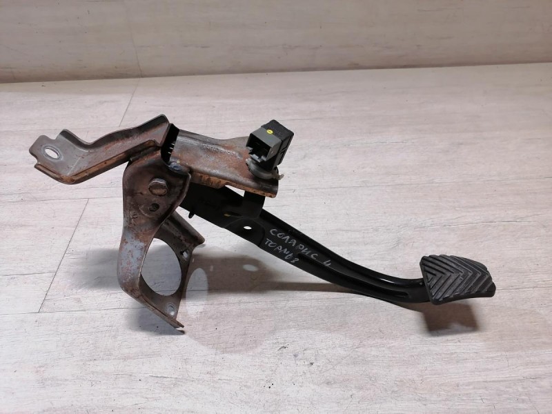 Solaris №4 педаль тормоза