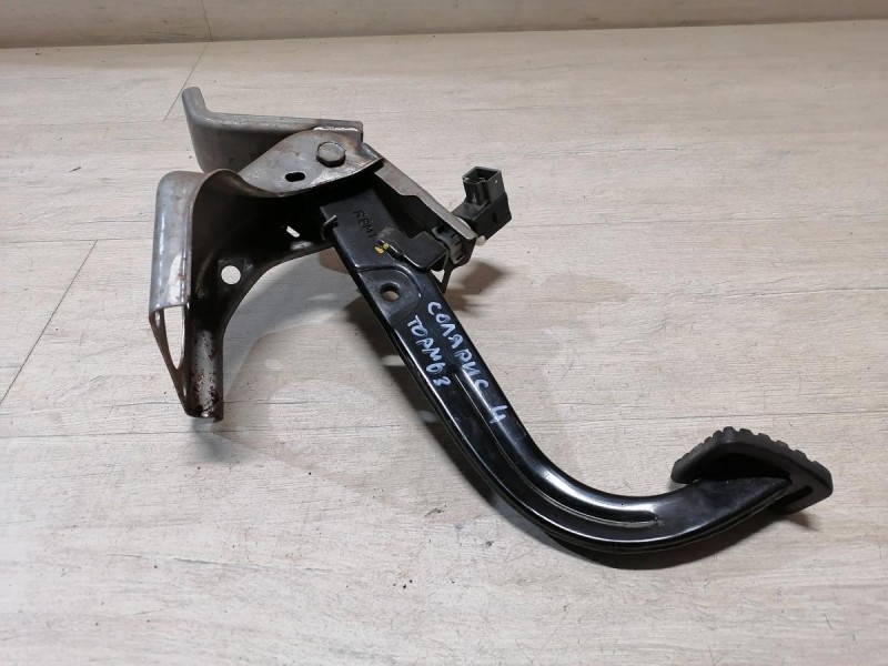 Solaris №4 педаль тормоза