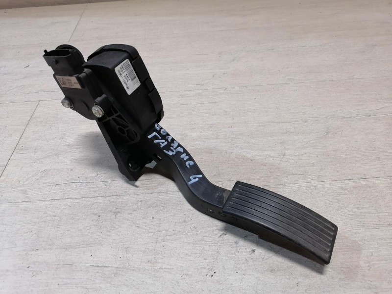 Solaris №4 педаль газа