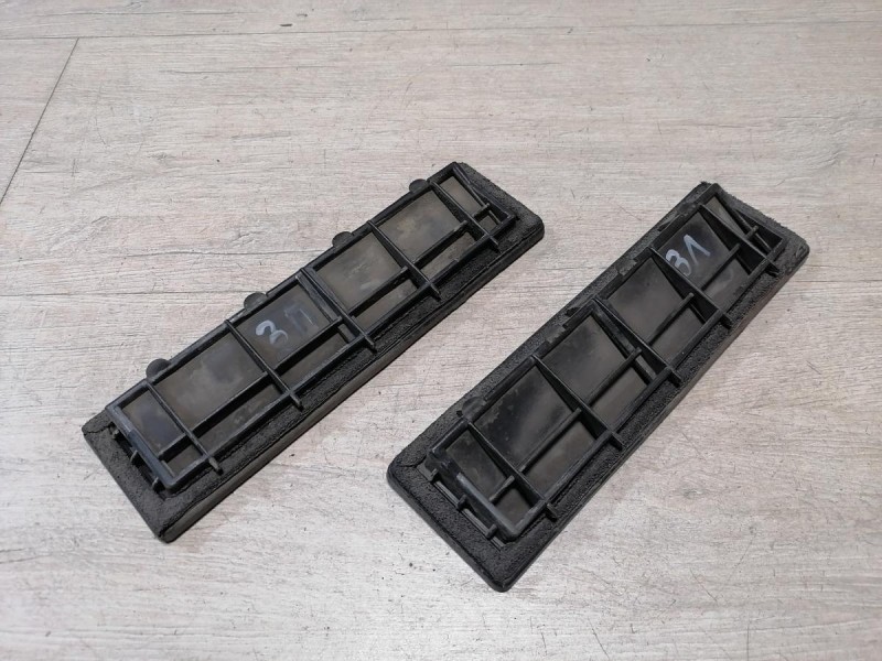 Solaris №4 решетка вентиляции багажника