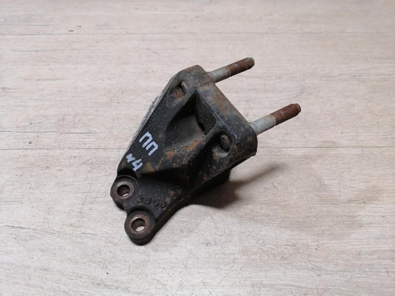 Solaris №4 кронштейн правой подушки двигателя