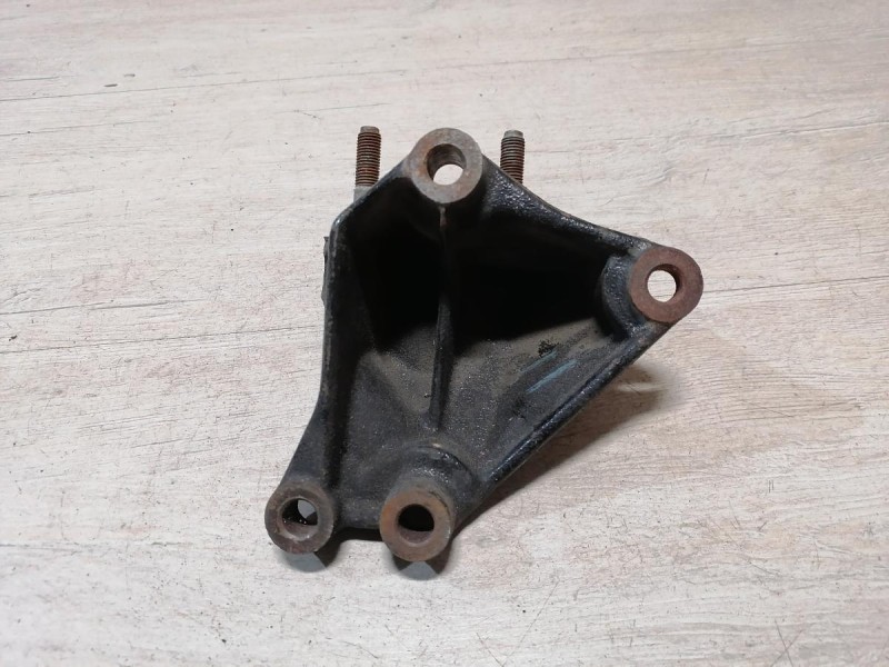 Solaris №4 кронштейн правой подушки двигателя