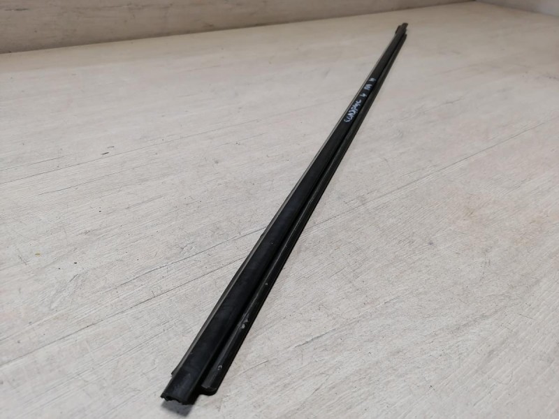 Solaris №4 бархотка наружная передняя левая