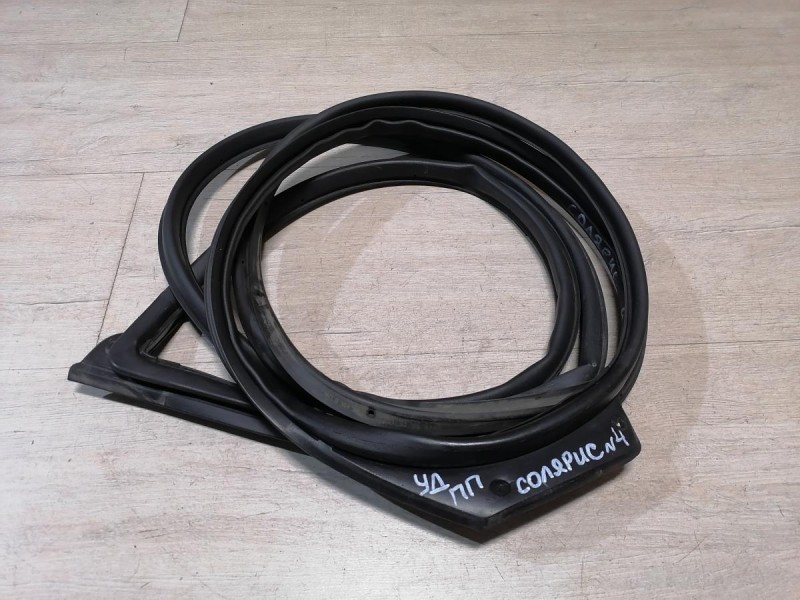 Solaris №4 уплотнитель двери передний правый