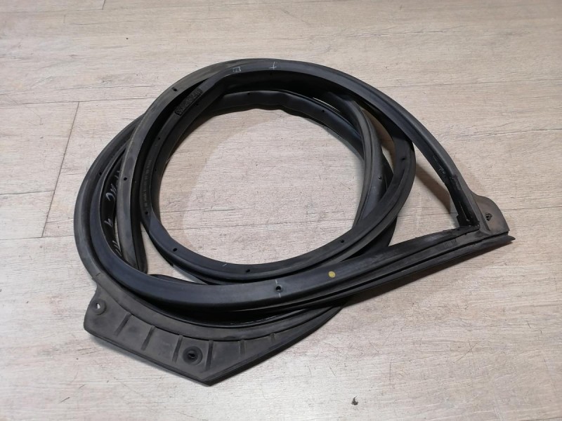 Solaris №4 уплотнитель двери передний правый