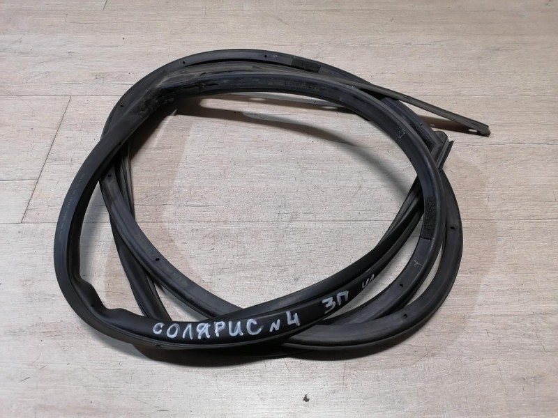 Solaris №4 уплотнитель двери задний правый