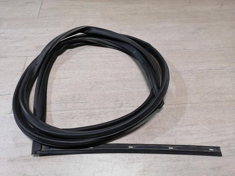 Solaris №4 уплотнитель двери задний правый