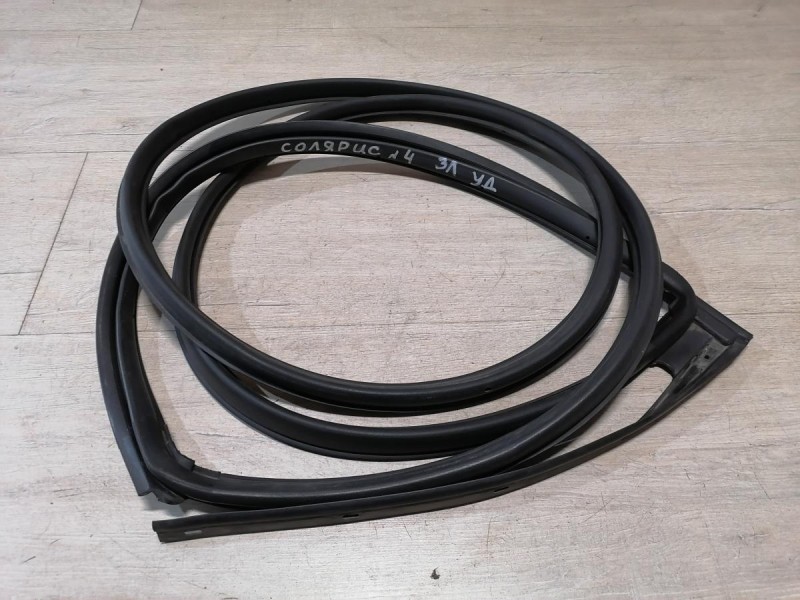 Solaris №4 уплотнитель двери задний левый