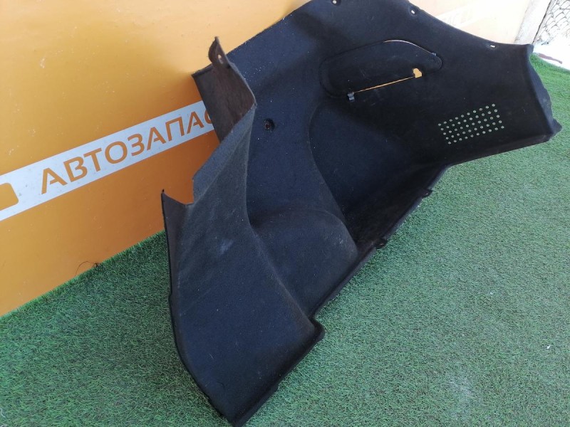 Solaris №4 обшивка багажника правая