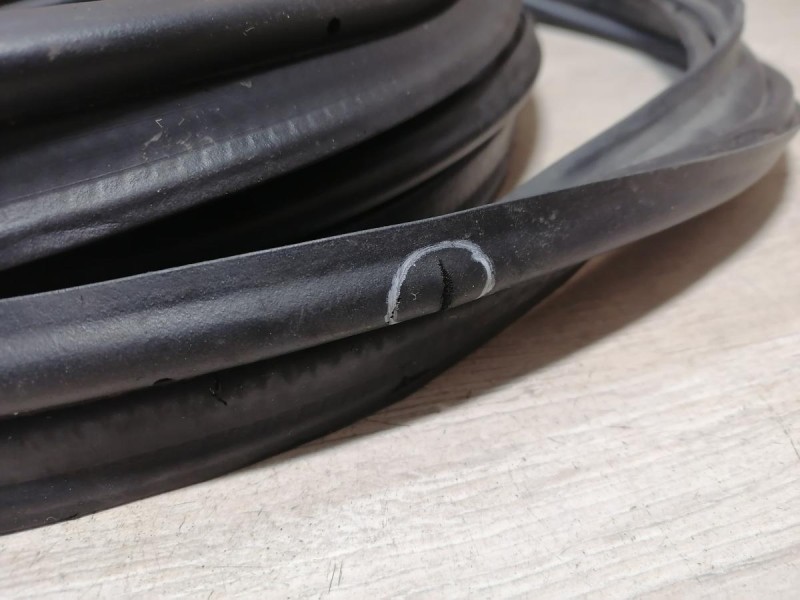 Solaris №4 уплотнитель багажника деф