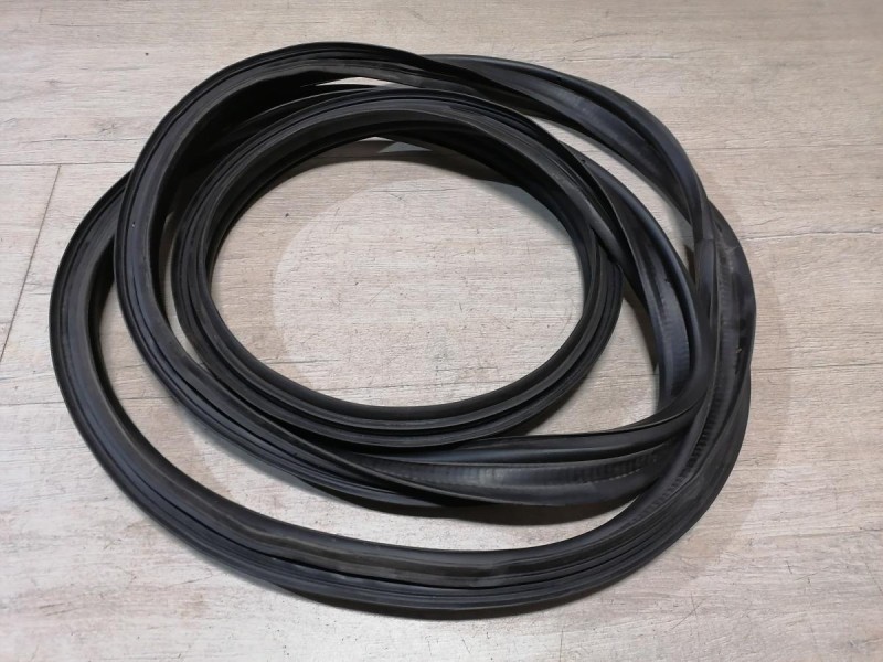 Solaris №4 уплотнитель багажника деф