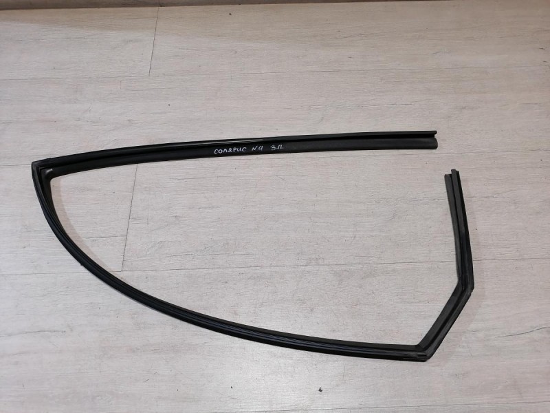 Solaris №4 бархотка верхняя задняя правая