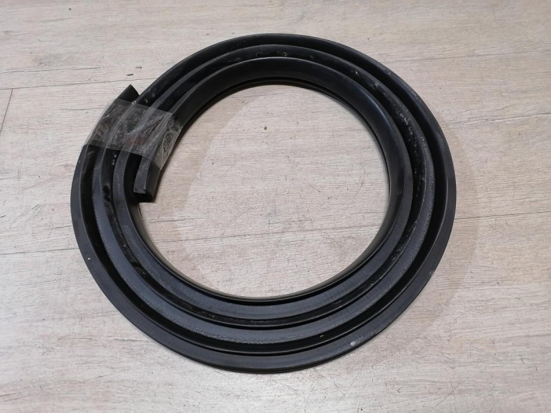 Solaris №4 уплотнитель дверного проема задний левый