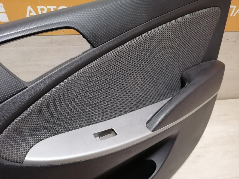 Solaris №4 обшивка двери передняя правая