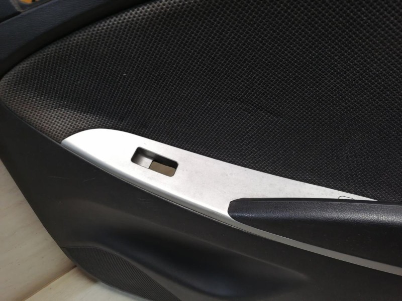 Solaris №4 обшивка двери задняя правая