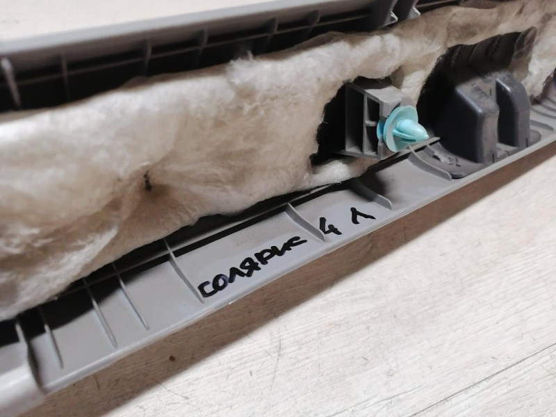 Solaris №4 обшивка передней стойки верхняя левая