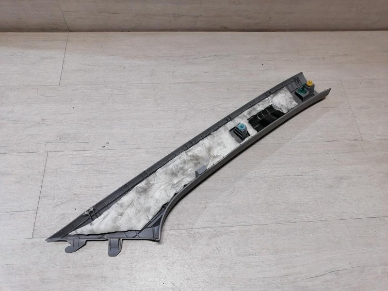 Solaris №4 обшивка передней стойки верхняя левая