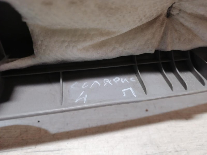 Solaris №4 обшивка передней стойки верхняя правая