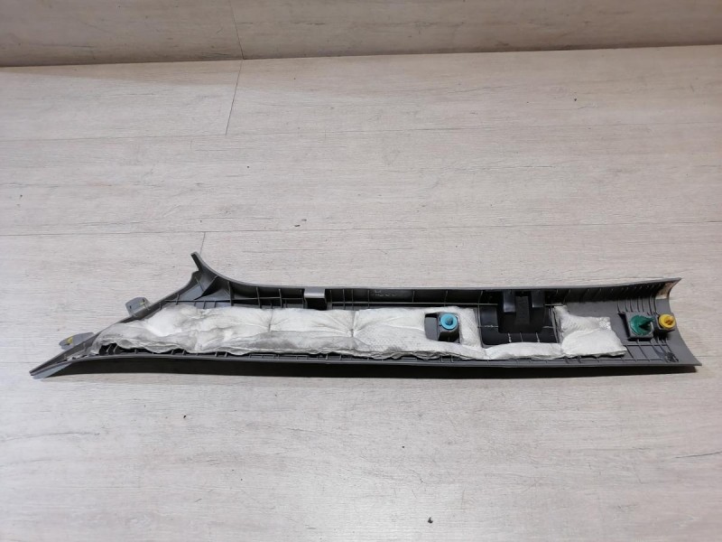 Solaris №4 обшивка передней стойки верхняя правая