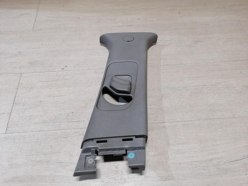 Solaris №4 обшивка средней стойки верхняя правая