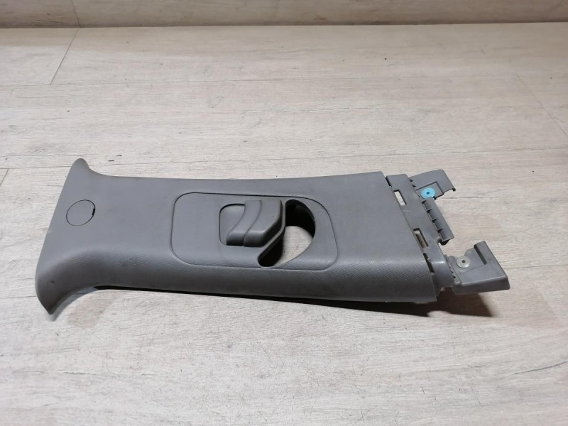 Solaris №4 обшивка средней стойки верхняя правая