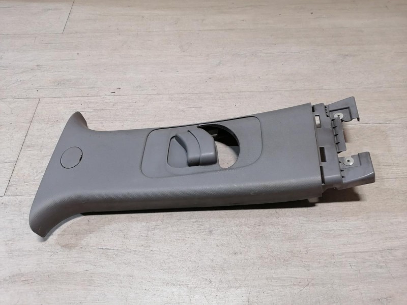 Solaris №4 обшивка средней стойки верхняя левая