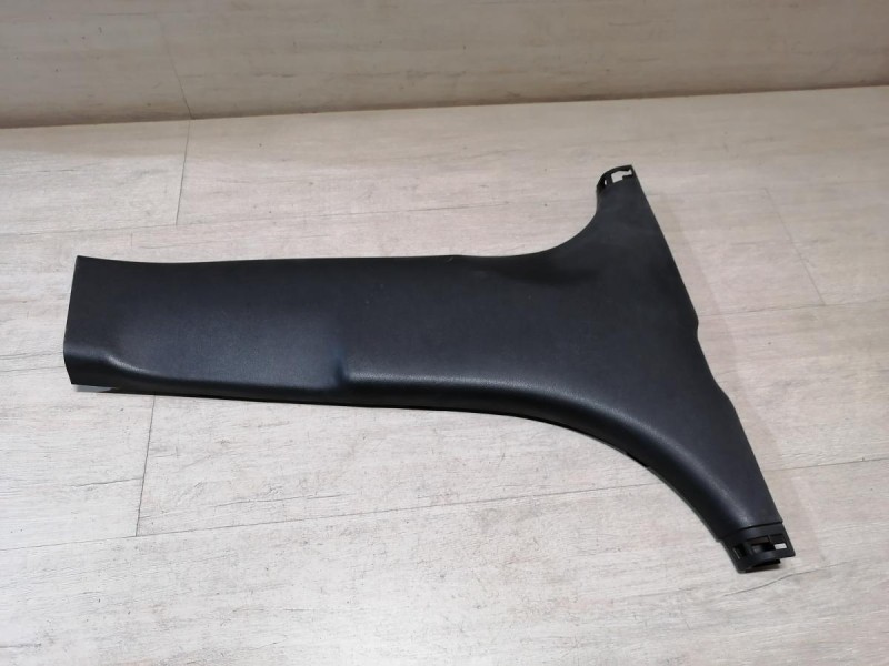 Solaris №4 обшивка средней стойки нижняя правая