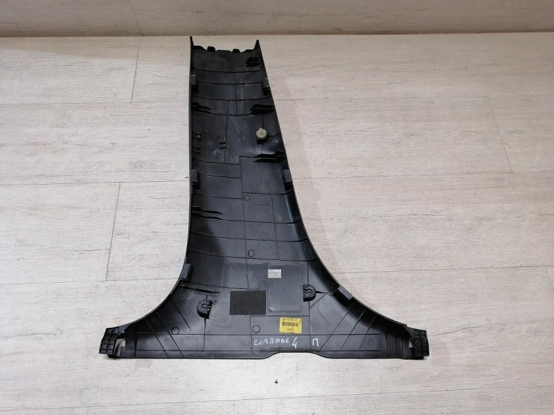 Solaris №4 обшивка средней стойки нижняя правая