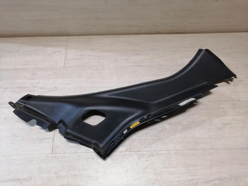 Solaris №4 обшивка задней стойки нижняя правая