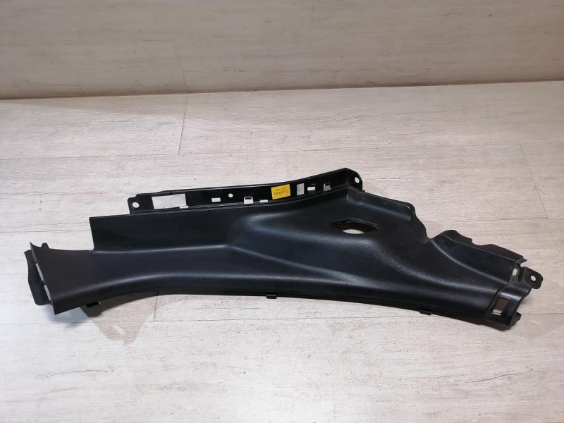 Solaris №4 обшивка задней стойки нижняя правая