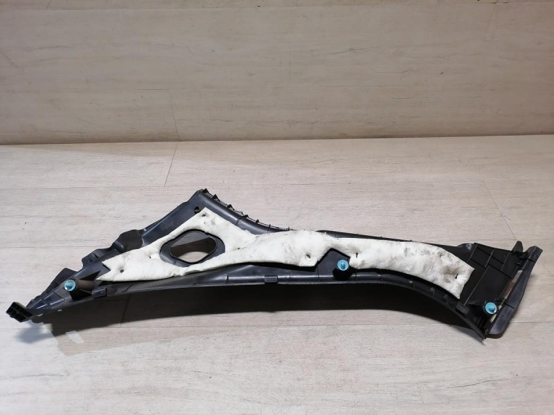 Solaris №4 обшивка задней стойки нижняя правая