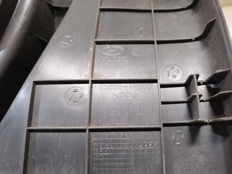 Solaris №4 обшивка порога задняя правая