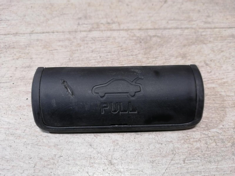 Solaris №4 ручка закрывания багажника деф