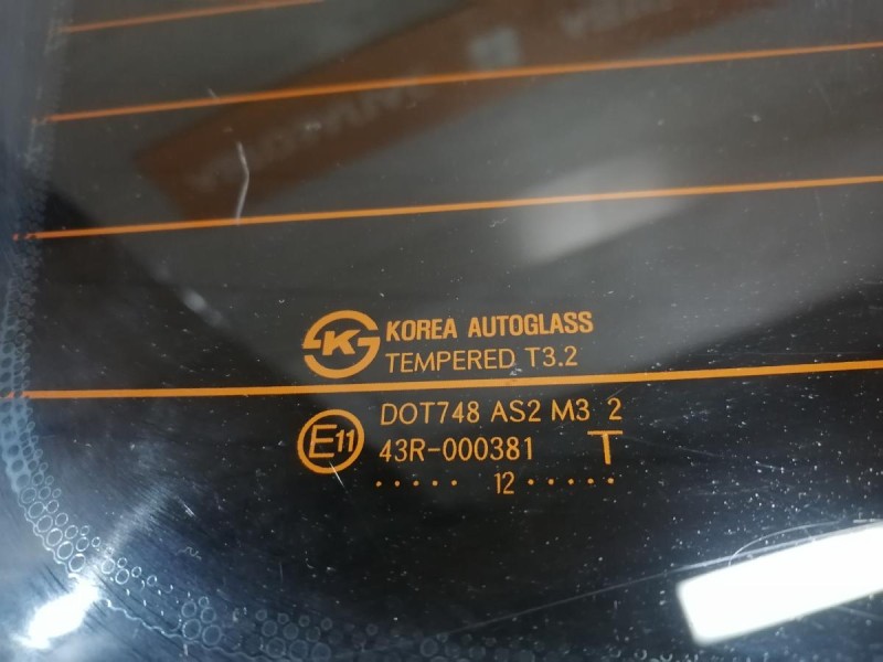 Solaris №4 стекло заднее