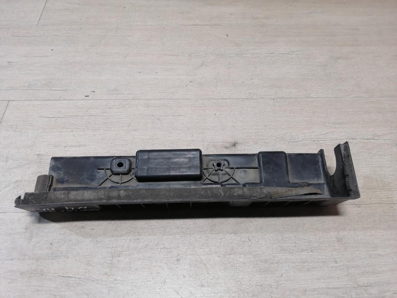 Solaris №4 дефлектор радиатора левый