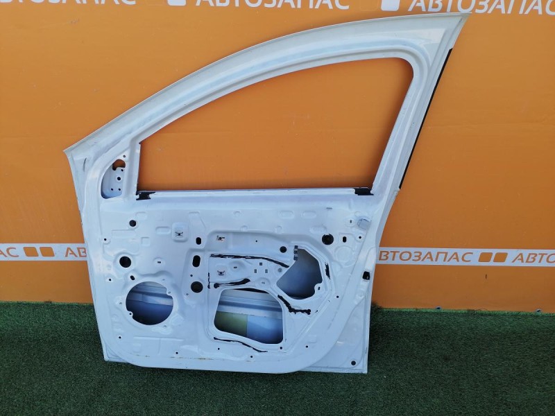 Logan №48 дверь передняя правая деф