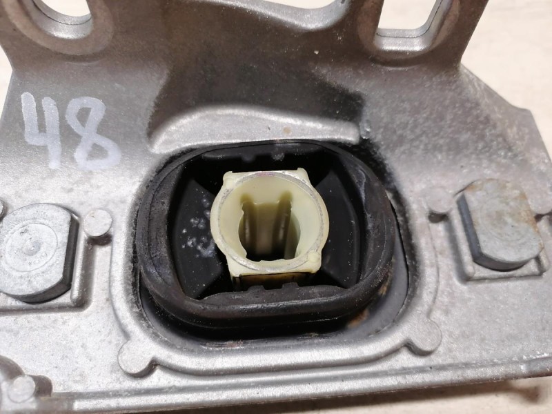 Logan №48 подушка коробки верхняя левая H4M