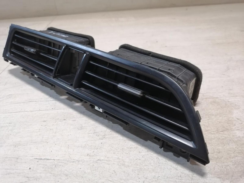 Rio 4 X-Line дефлектор торпедо центральный двойной