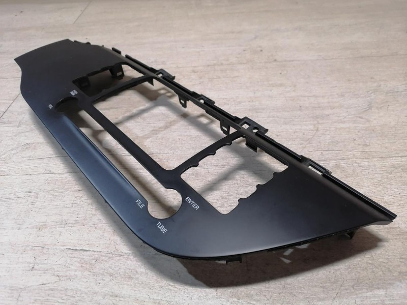 Rio 4 X-Line рамка под магнитолу