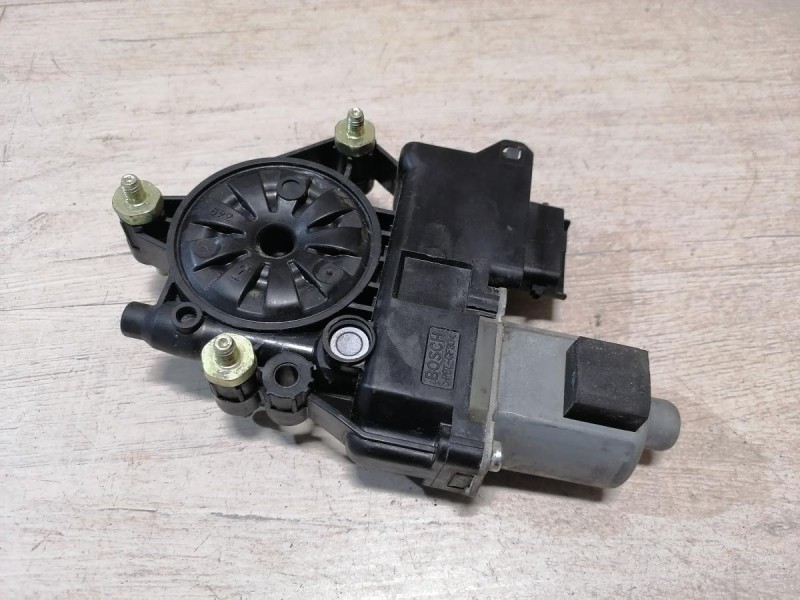 Rio 4 X-Line моторчик стеклоподъемника передний левый