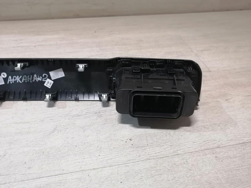 Arkana №2 дефлектор торпедо центральный боковой правый накладка деф