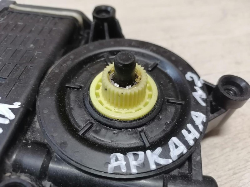 Arkana №2 моторчик стеклоподъемника передний левый