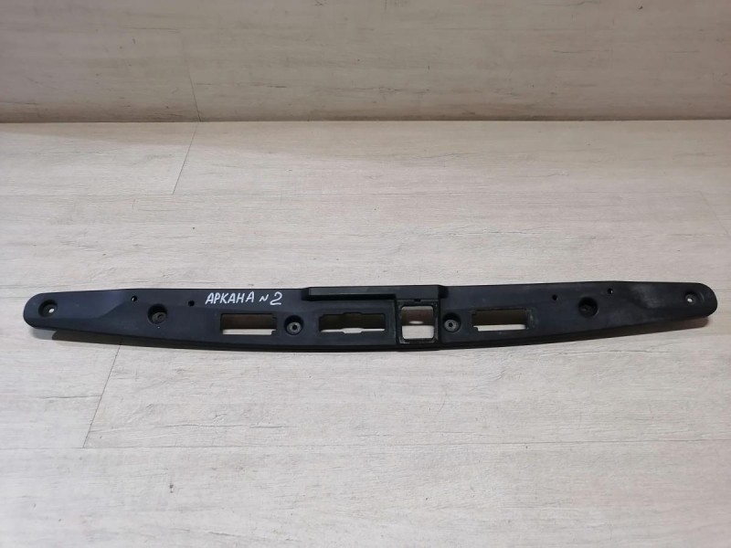 Arkana №2 накладка крышки багажника под камеру кнопку