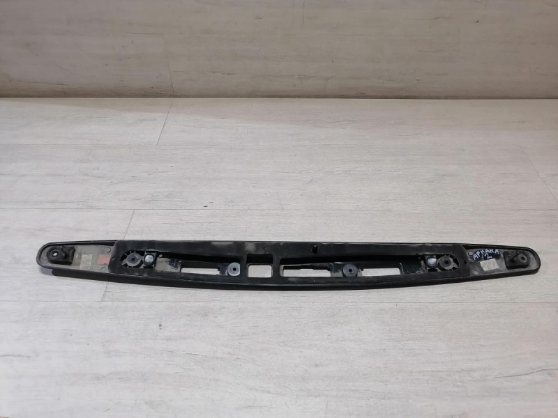 Arkana №2 накладка крышки багажника под камеру кнопку