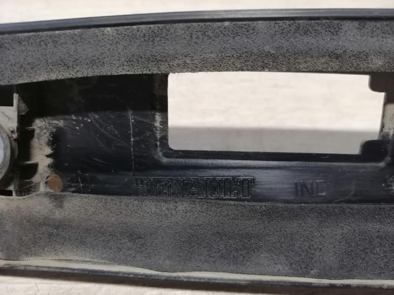 Arkana №2 накладка крышки багажника под камеру кнопку