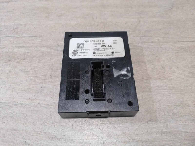 Tiguan №1 блок управления бесключевым доступом kessy