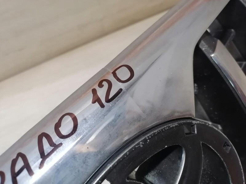 Prado 120 П решетка радиатора деф
