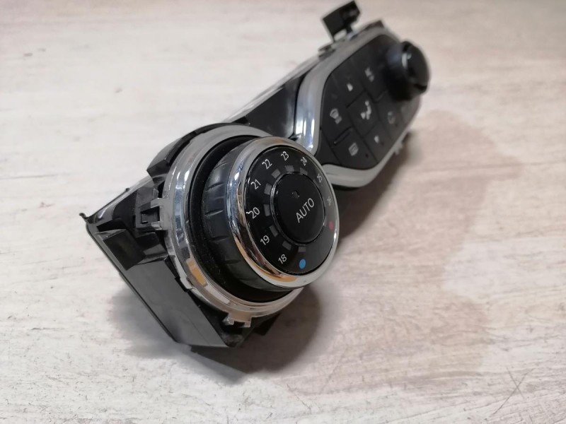 Sandero №14 блок управления климат контролем деф