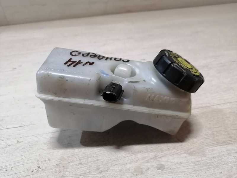 Sandero №14 бачок тормозного цилиндра гидро