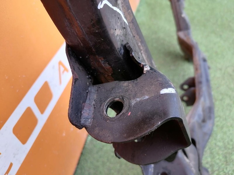 Sandero №14 подрамник деф